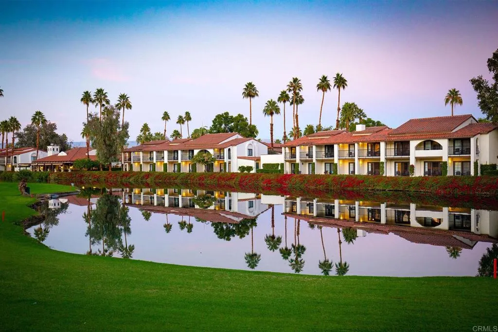 80 Avenida Las Palmas