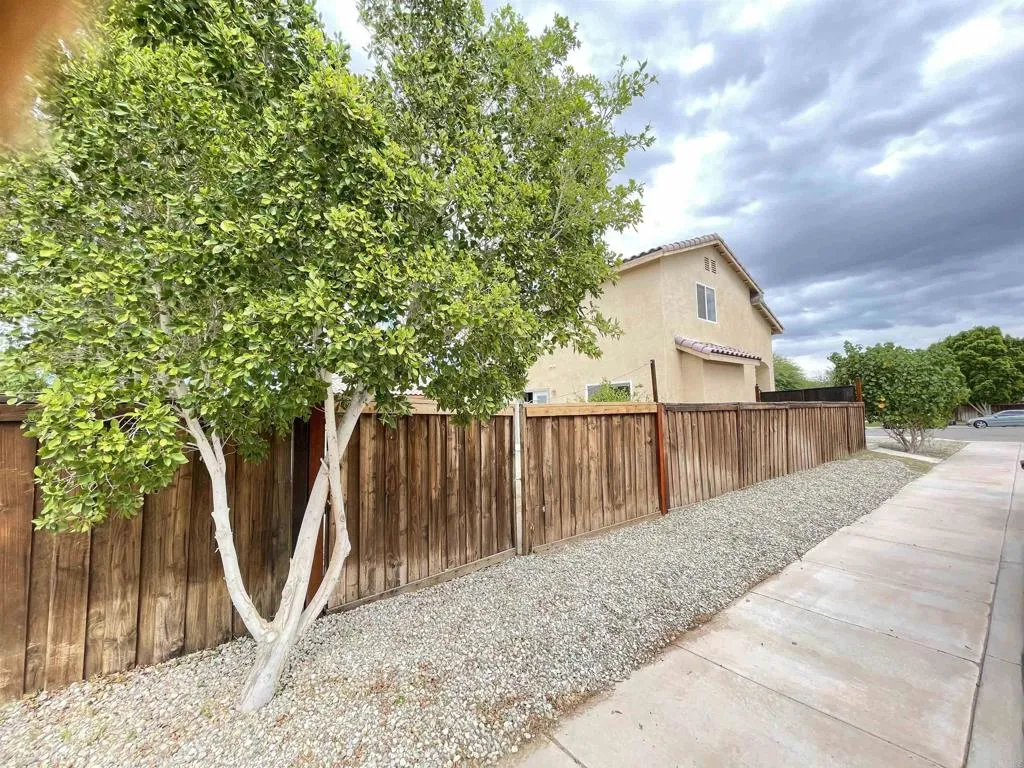 2303 Montecito Avenue