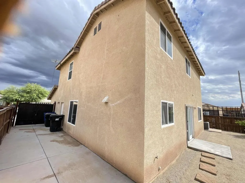 2303 Montecito Avenue