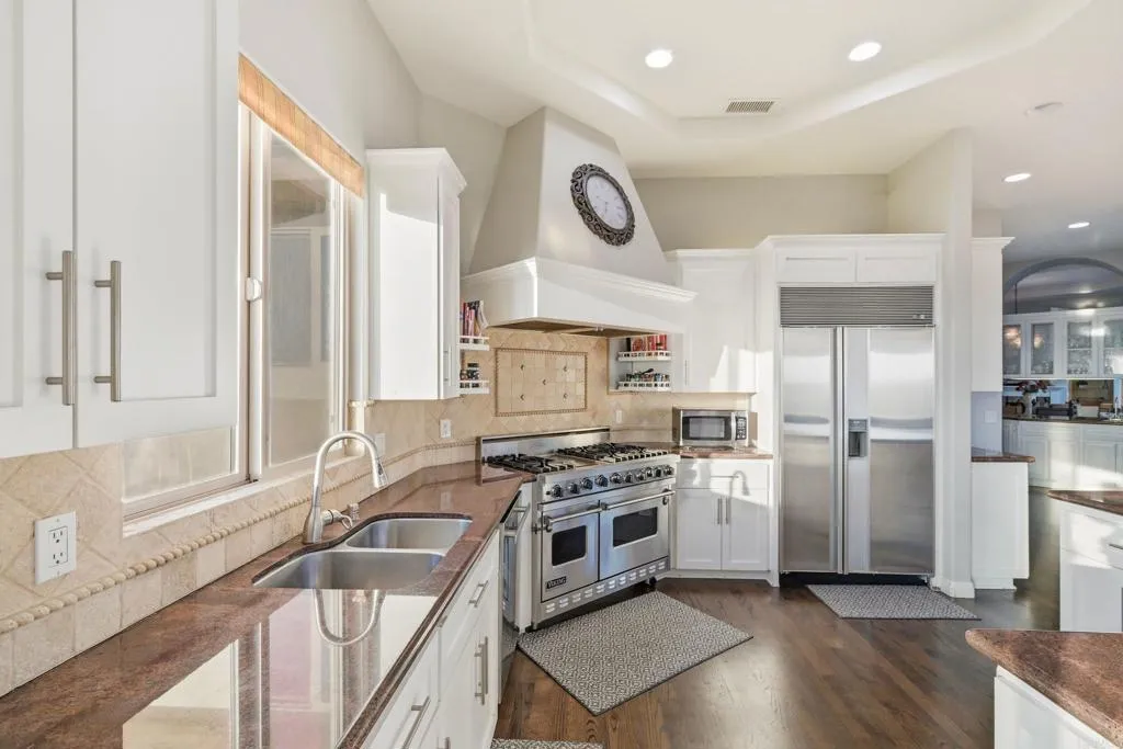 14040 Iris Lane