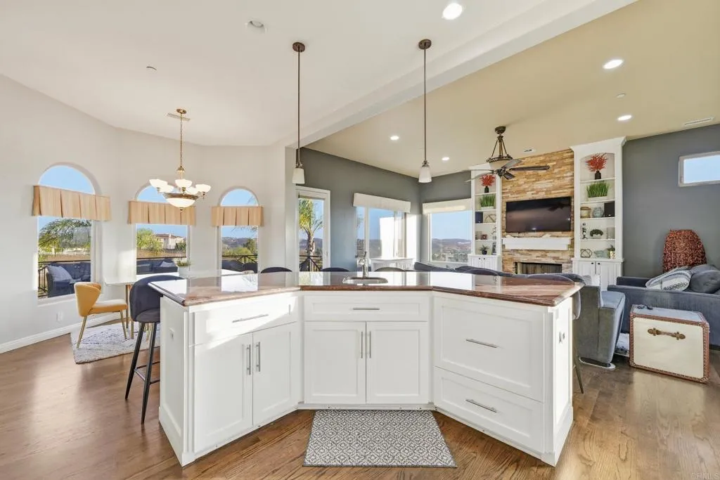 14040 Iris Lane