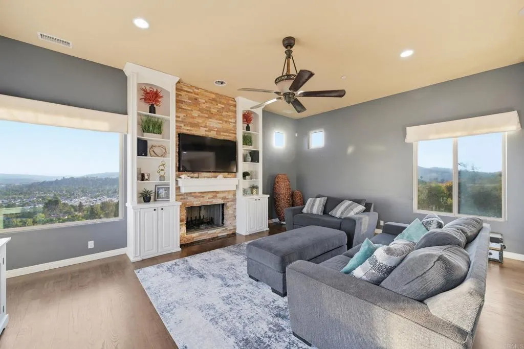 14040 Iris Lane