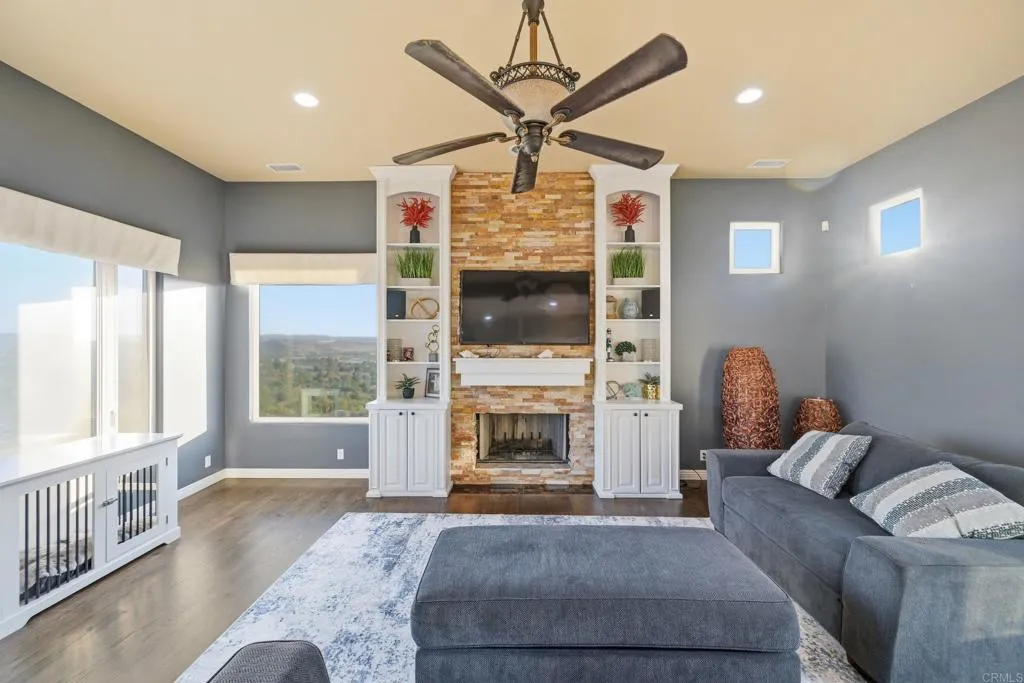 14040 Iris Lane