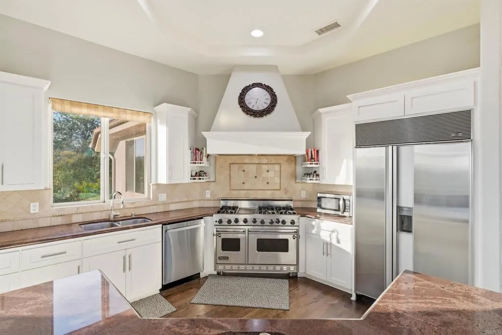 14040 Iris Lane