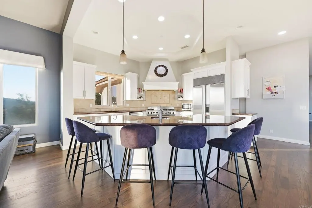14040 Iris Lane