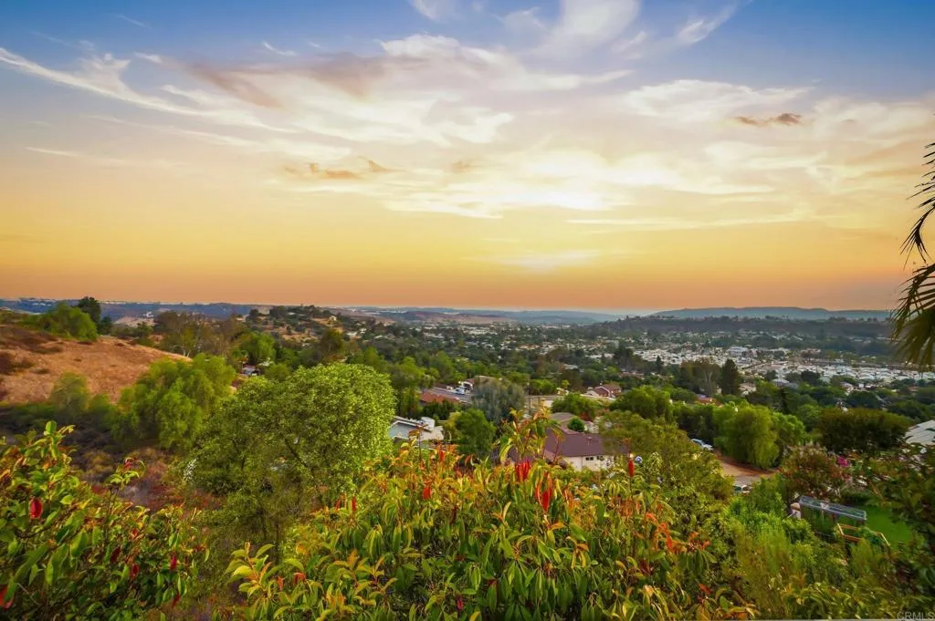 14040 Iris Lane