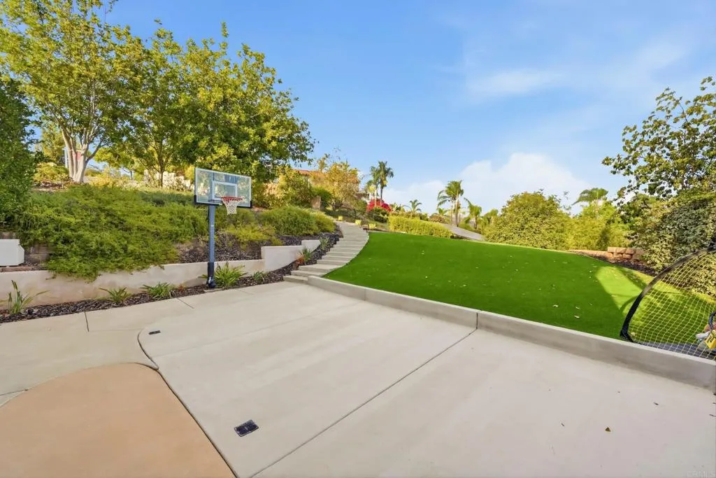14040 Iris Lane