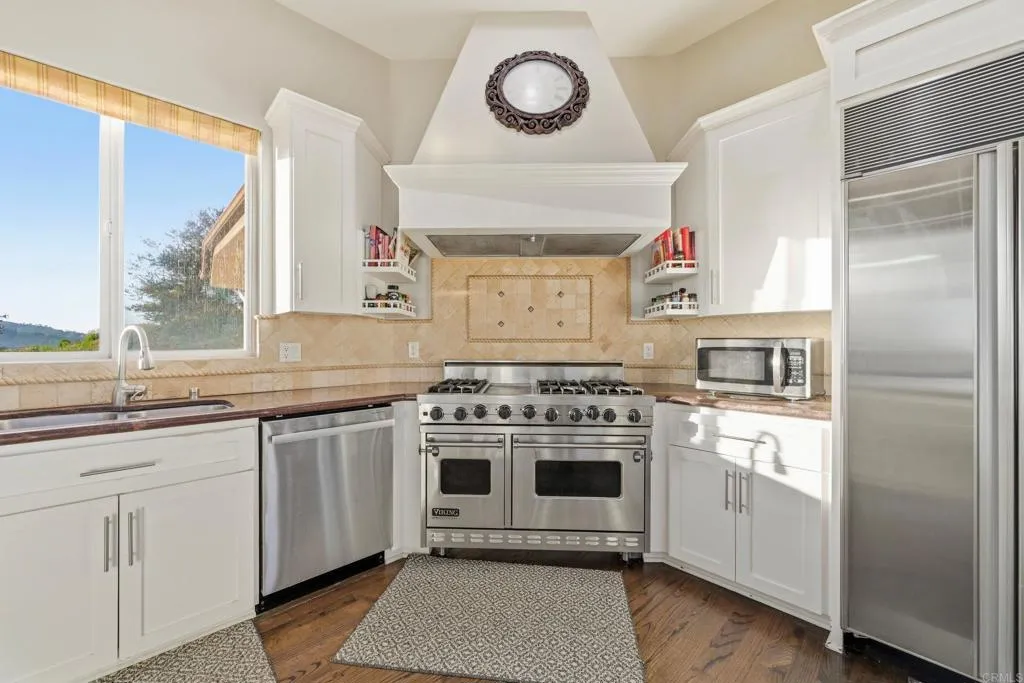 14040 Iris Lane