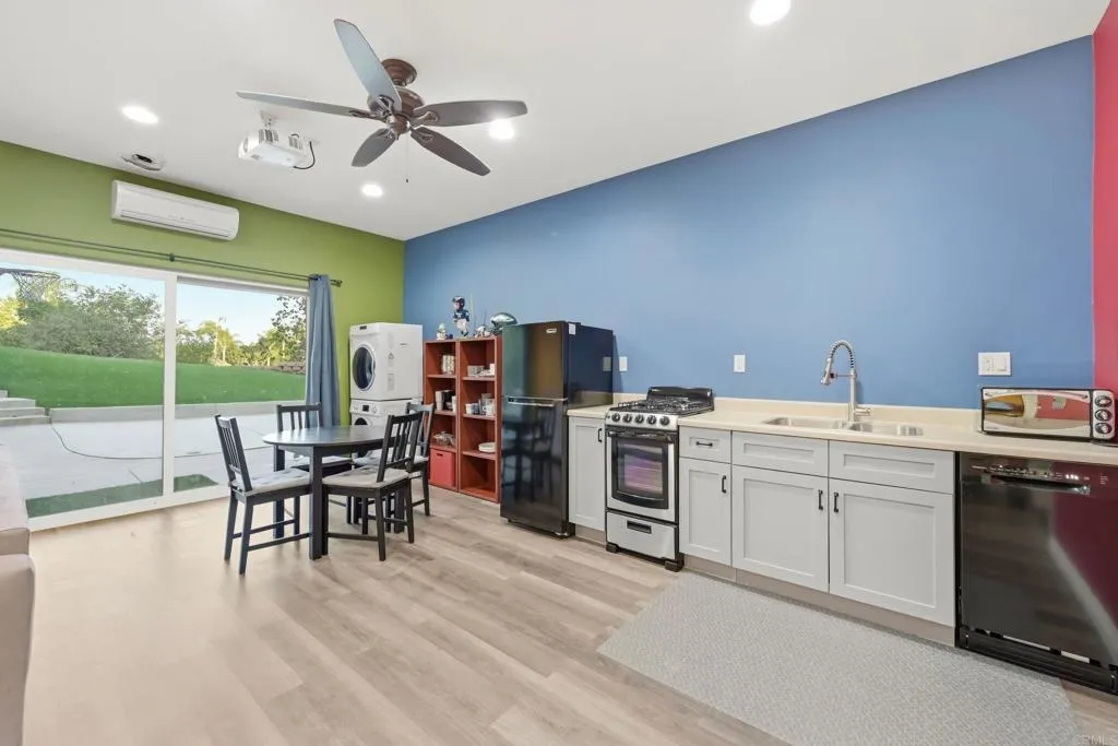 14040 Iris Lane