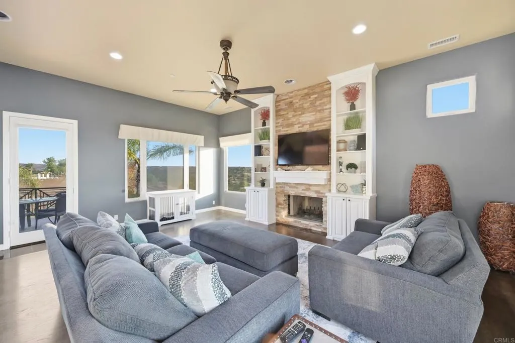 14040 Iris Lane