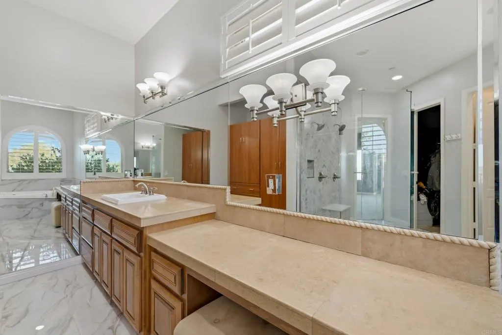 14040 Iris Lane