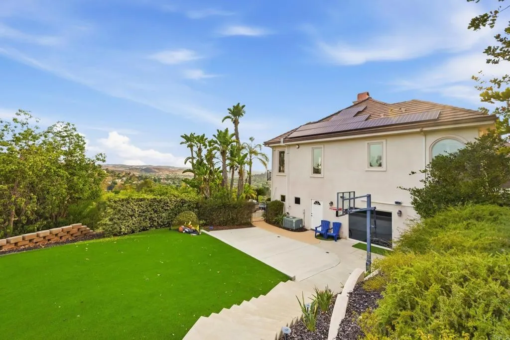 14040 Iris Lane