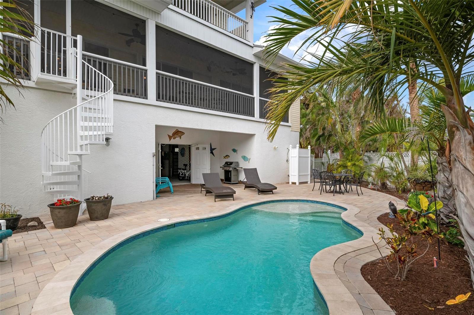 727 HOLLY RD