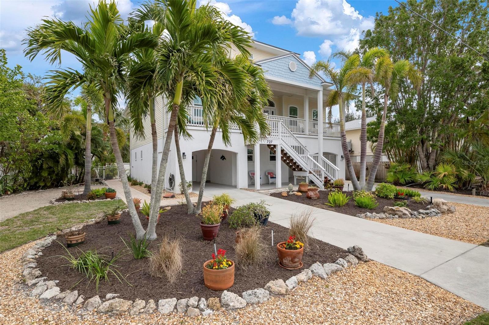 727 HOLLY RD