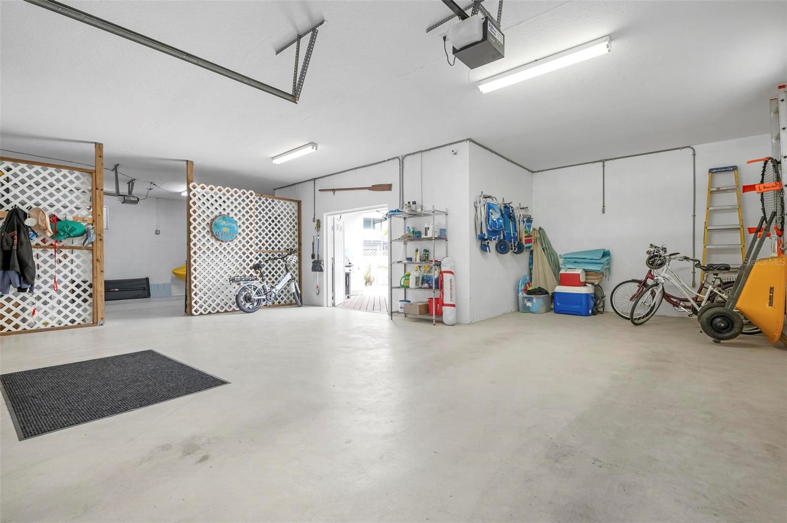 727 HOLLY RD