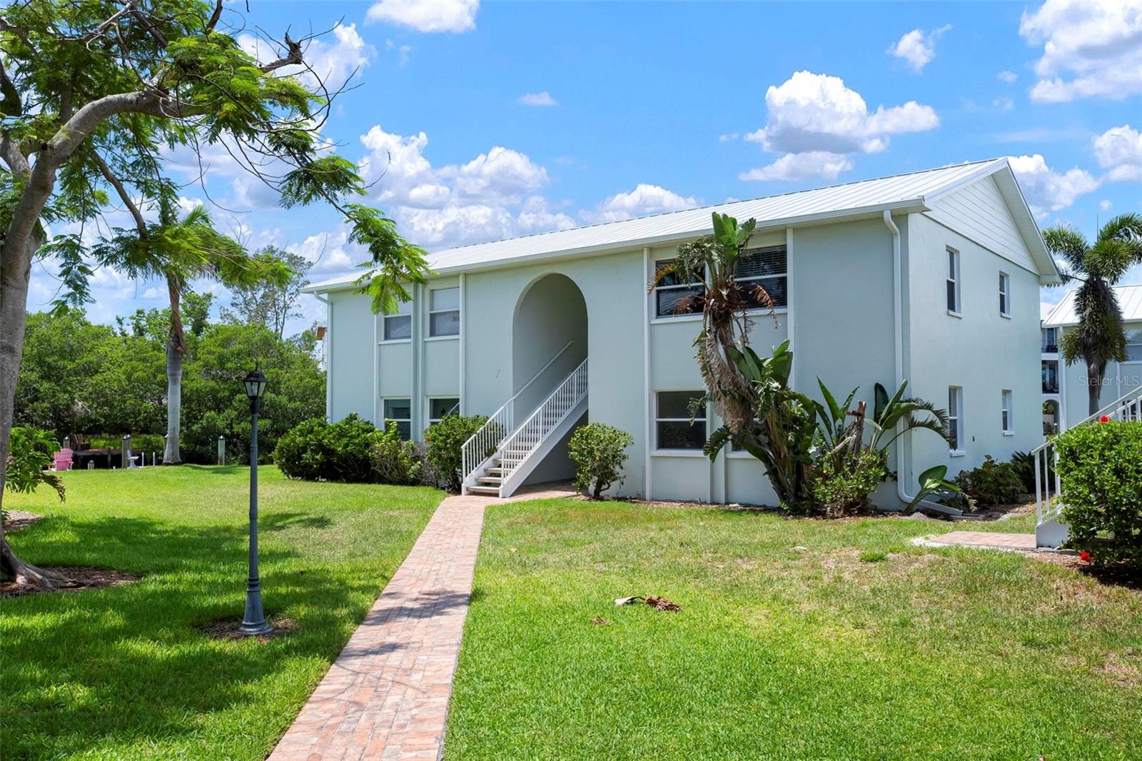 522 PINE AVE #7D
