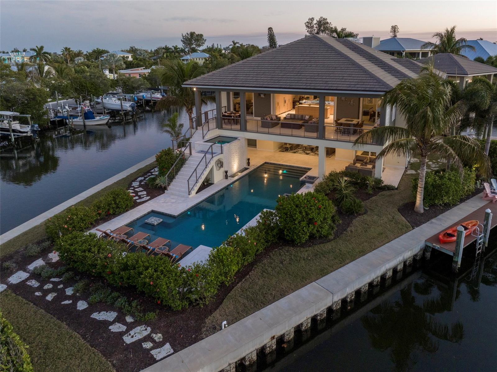 242 OAK AVE