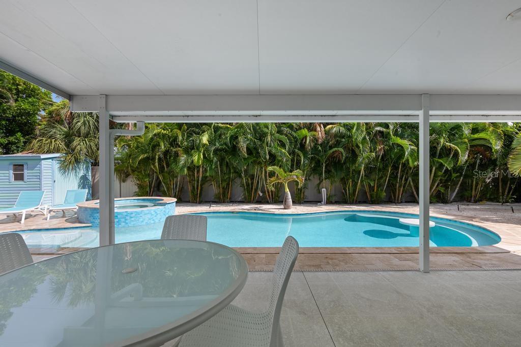 406 BAY PALMS DR