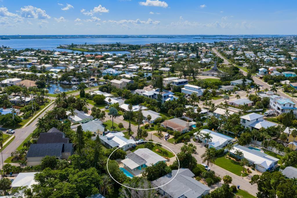 406 BAY PALMS DR