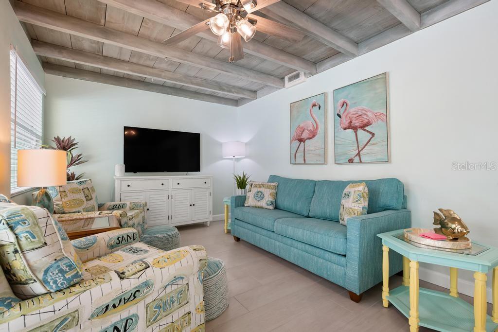 406 BAY PALMS DR