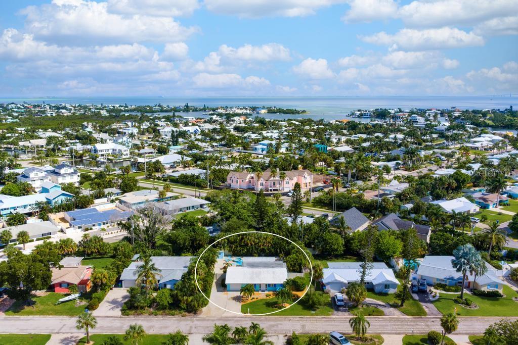 406 BAY PALMS DR
