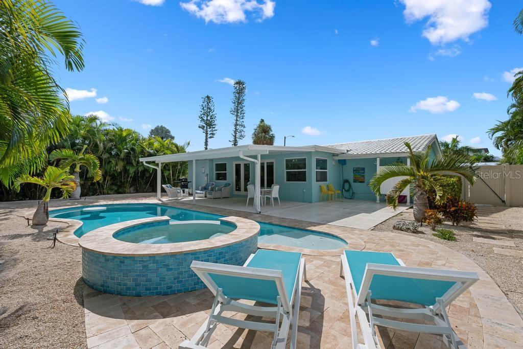 406 BAY PALMS DR