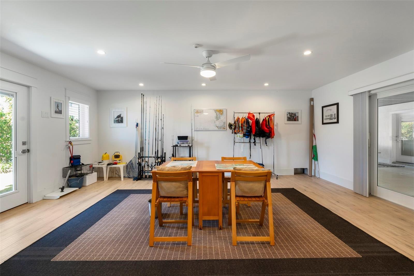 242 OAK AVE
