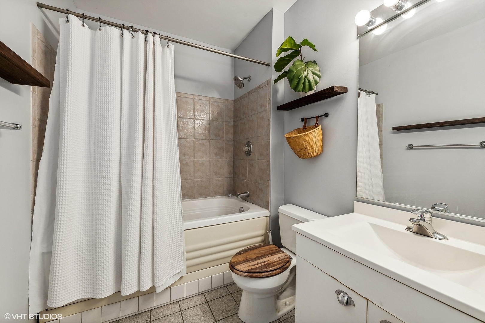 515 N Noble Street Unit: 306-308