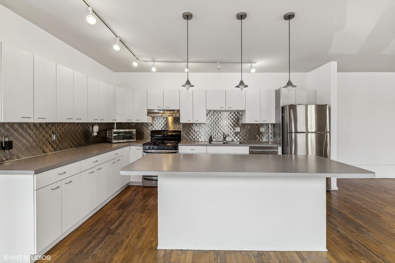 515 N Noble Street Unit: 306-308