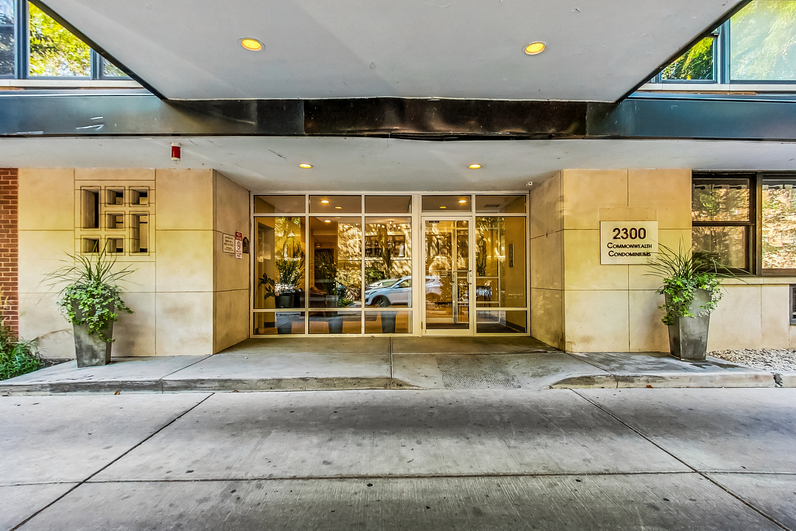 2300 N Commonwealth Avenue Unit: 7D