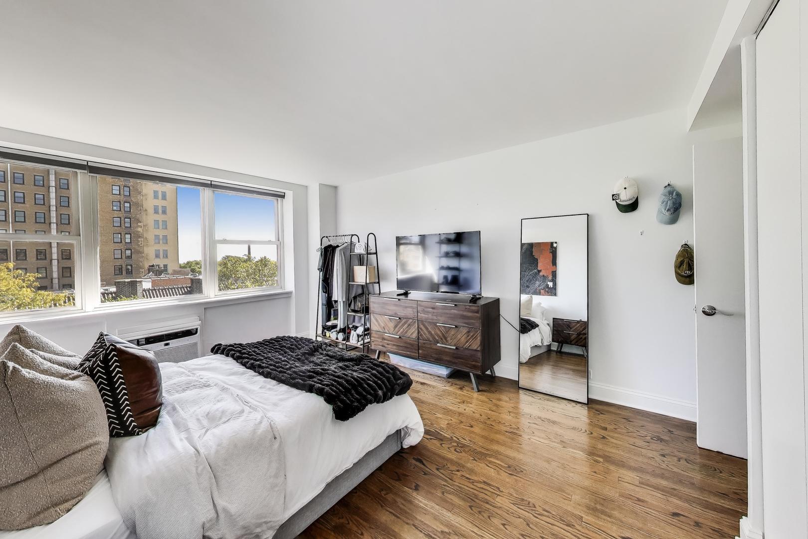 2300 N Commonwealth Avenue Unit: 7D