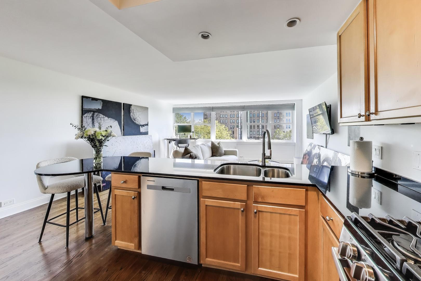 2300 N Commonwealth Avenue Unit: 7D