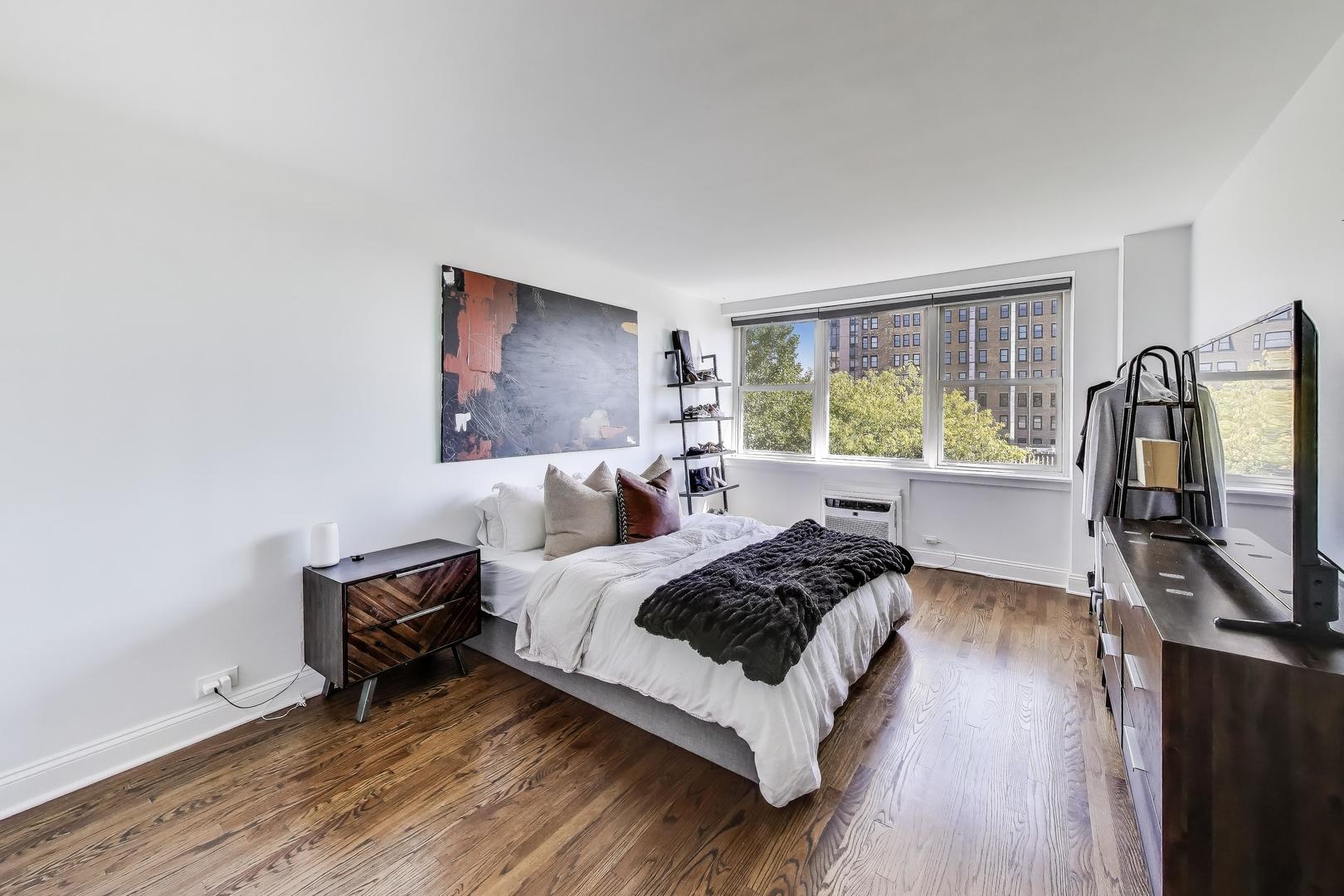 2300 N Commonwealth Avenue Unit: 7D