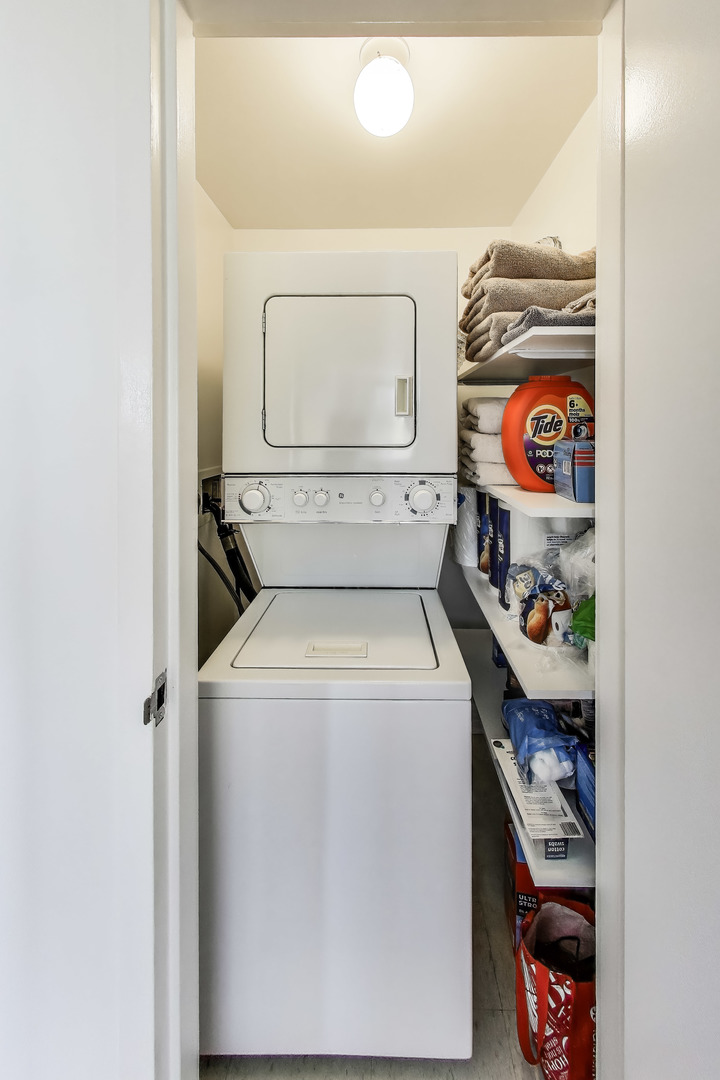 2300 N Commonwealth Avenue Unit: 7D