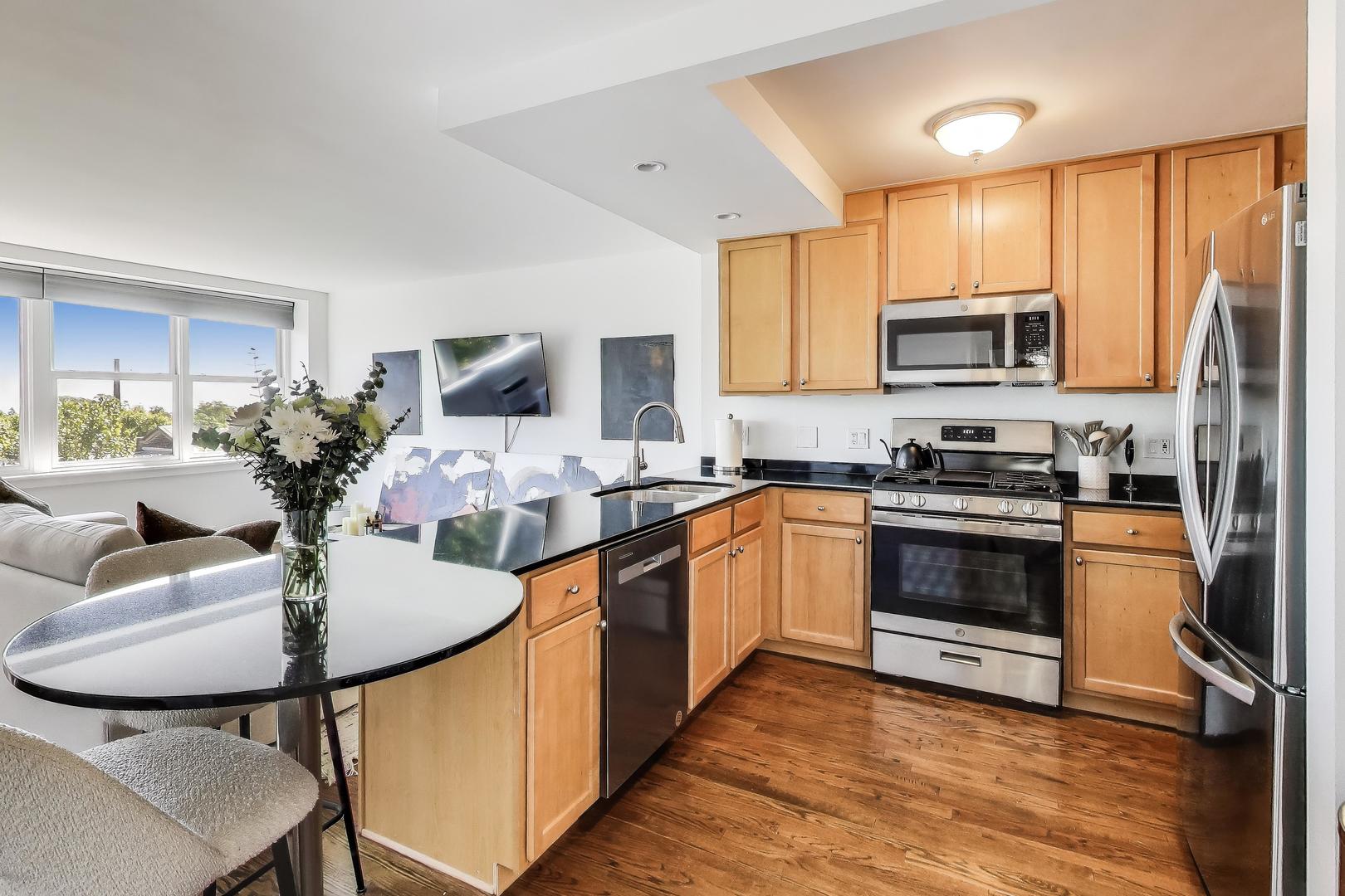 2300 N Commonwealth Avenue Unit: 7D
