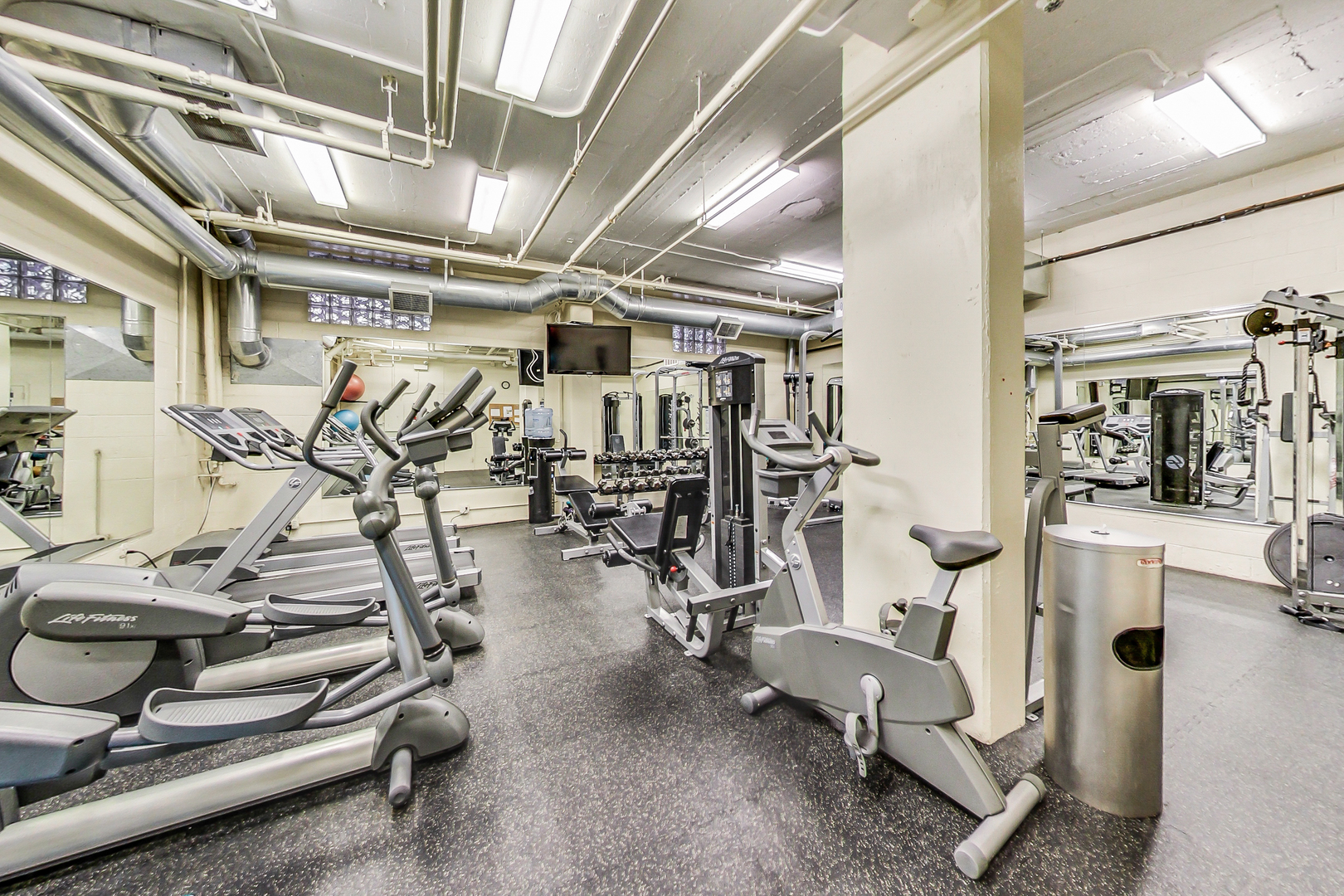 2300 N Commonwealth Avenue Unit: 7D