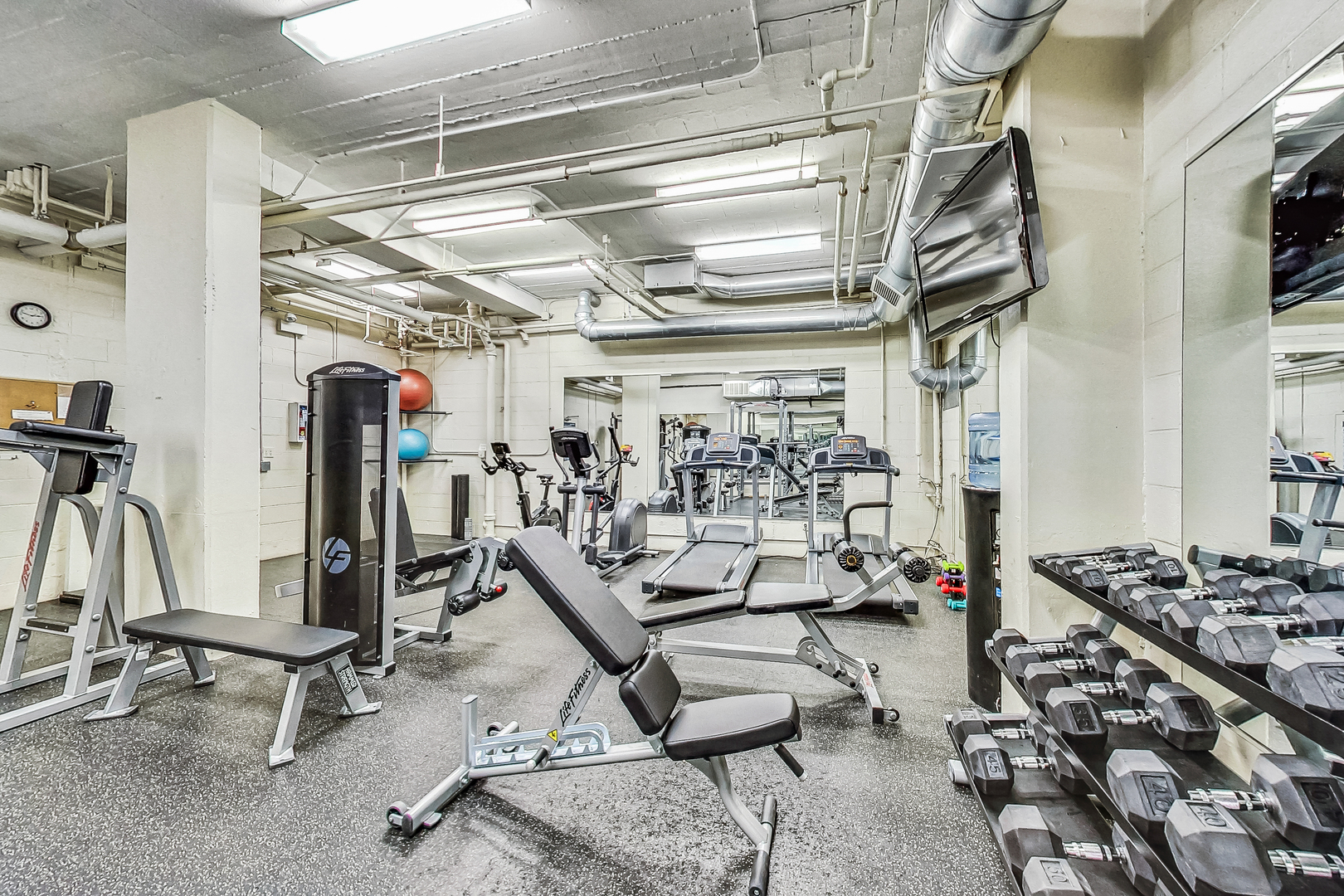 2300 N Commonwealth Avenue Unit: 7D
