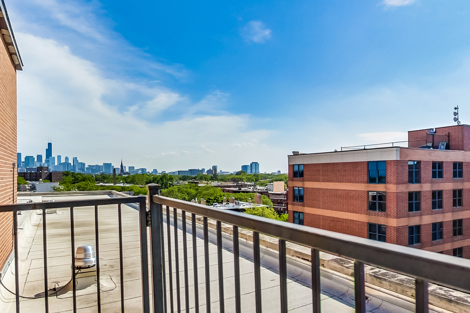 2300 N Commonwealth Avenue Unit: 7D