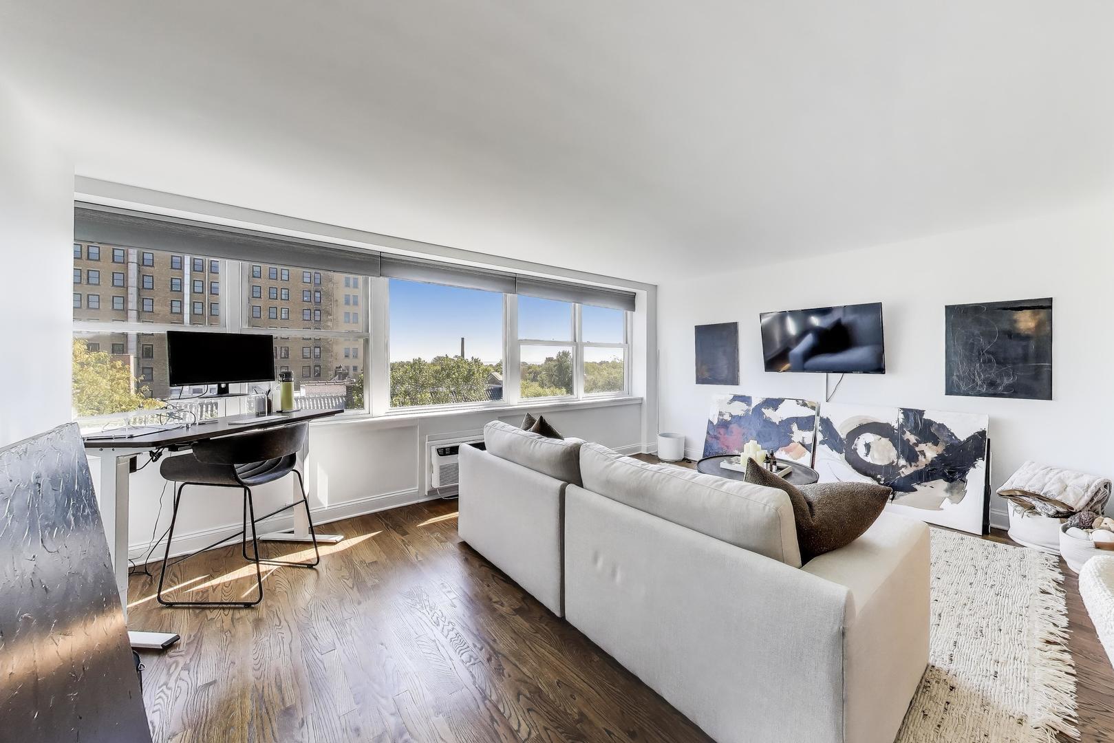 2300 N Commonwealth Avenue Unit: 7D