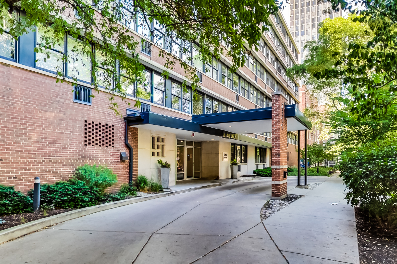 2300 N Commonwealth Avenue Unit: 7D