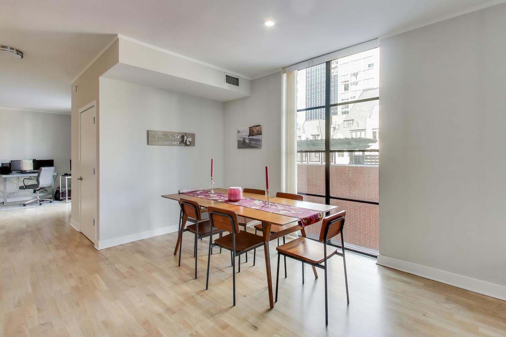 744 N Clark Street Unit: 505