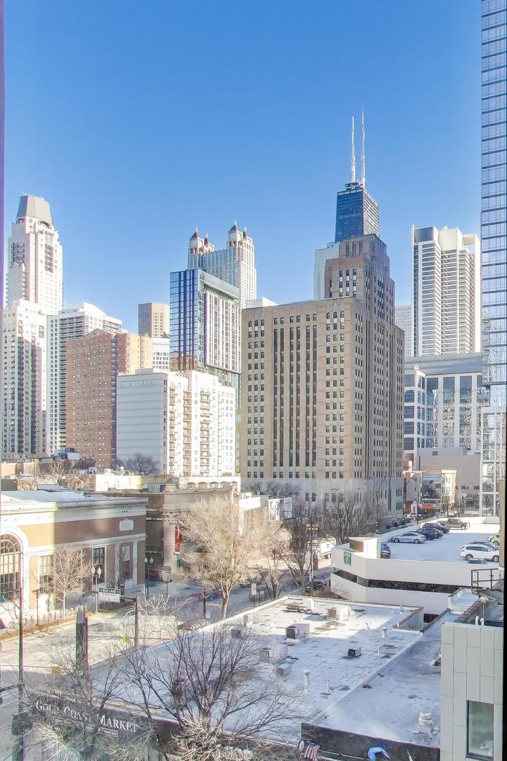 744 N Clark Street Unit: 505