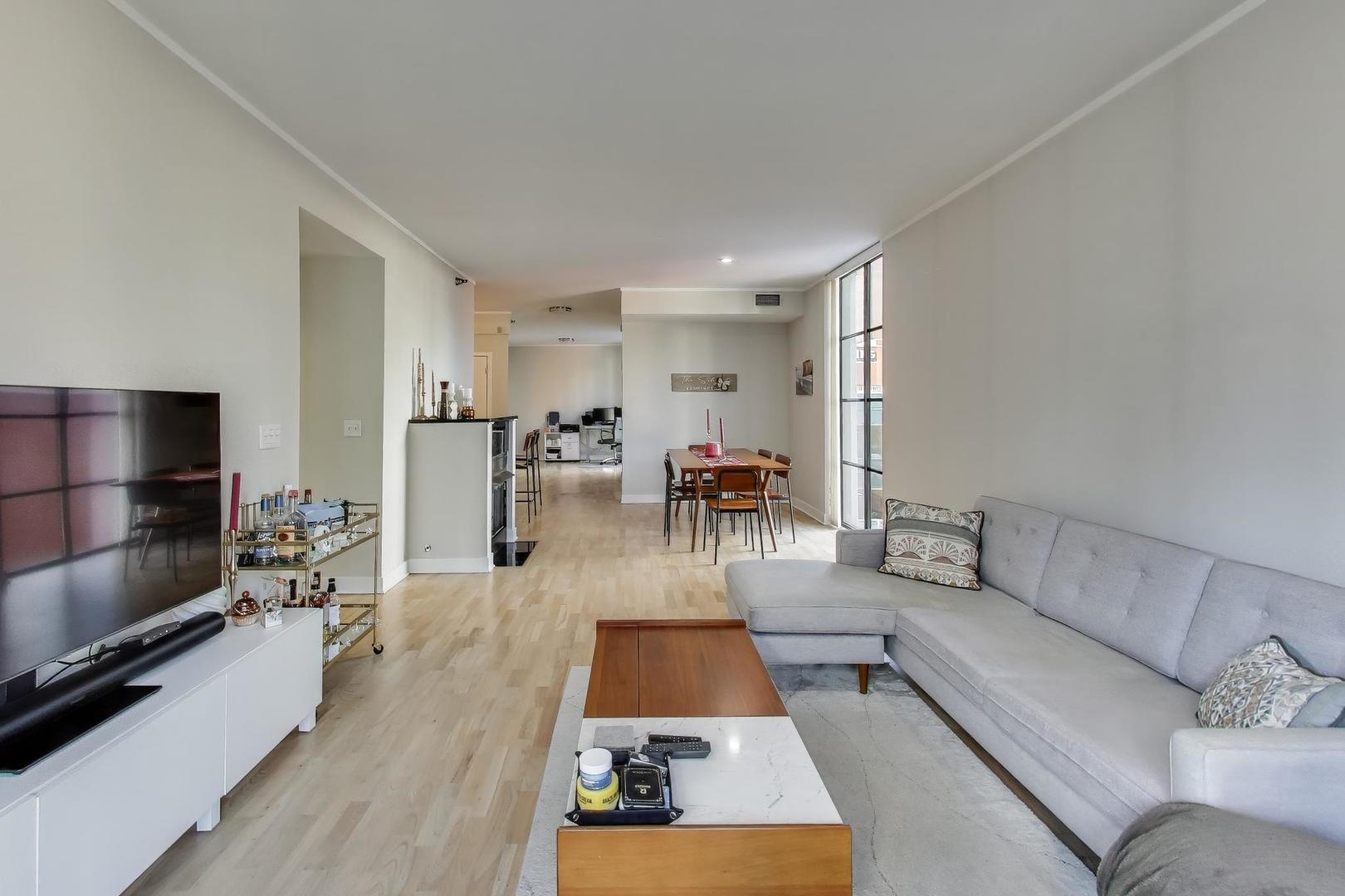 744 N Clark Street Unit: 505