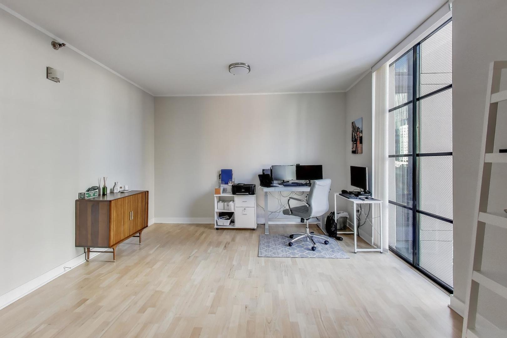 744 N Clark Street Unit: 505