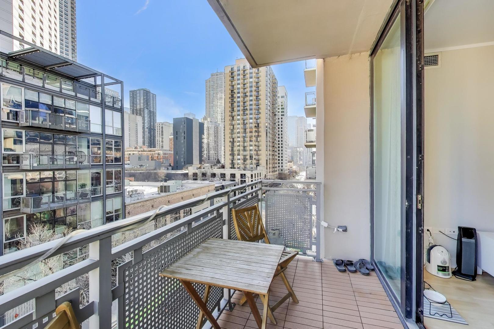 744 N Clark Street Unit: 505