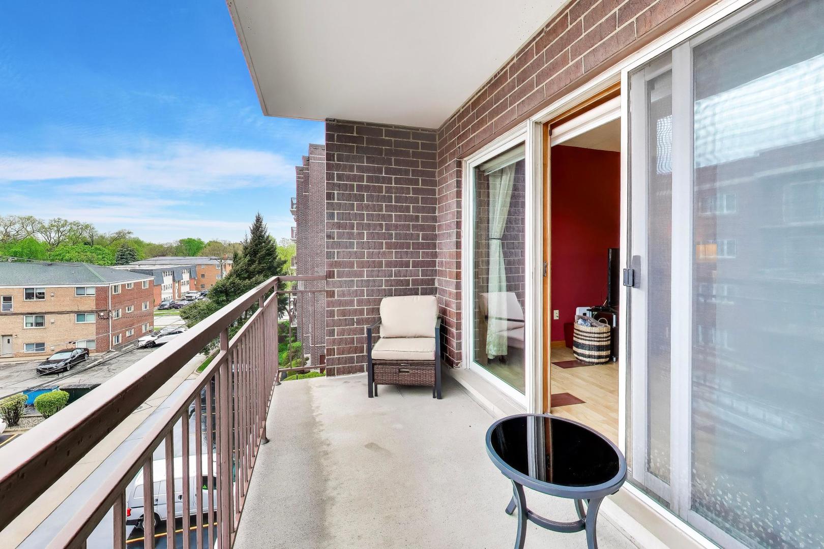 1327 Brown Street Unit: 407