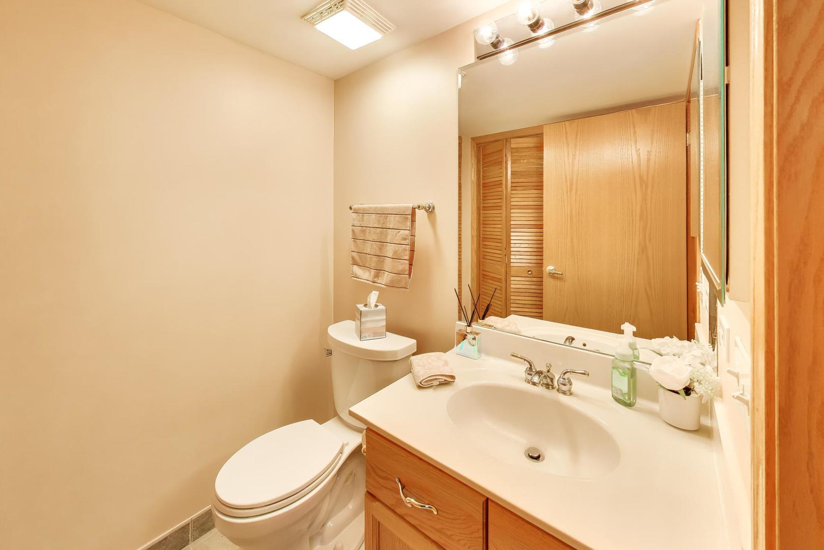 1327 Brown Street Unit: 407