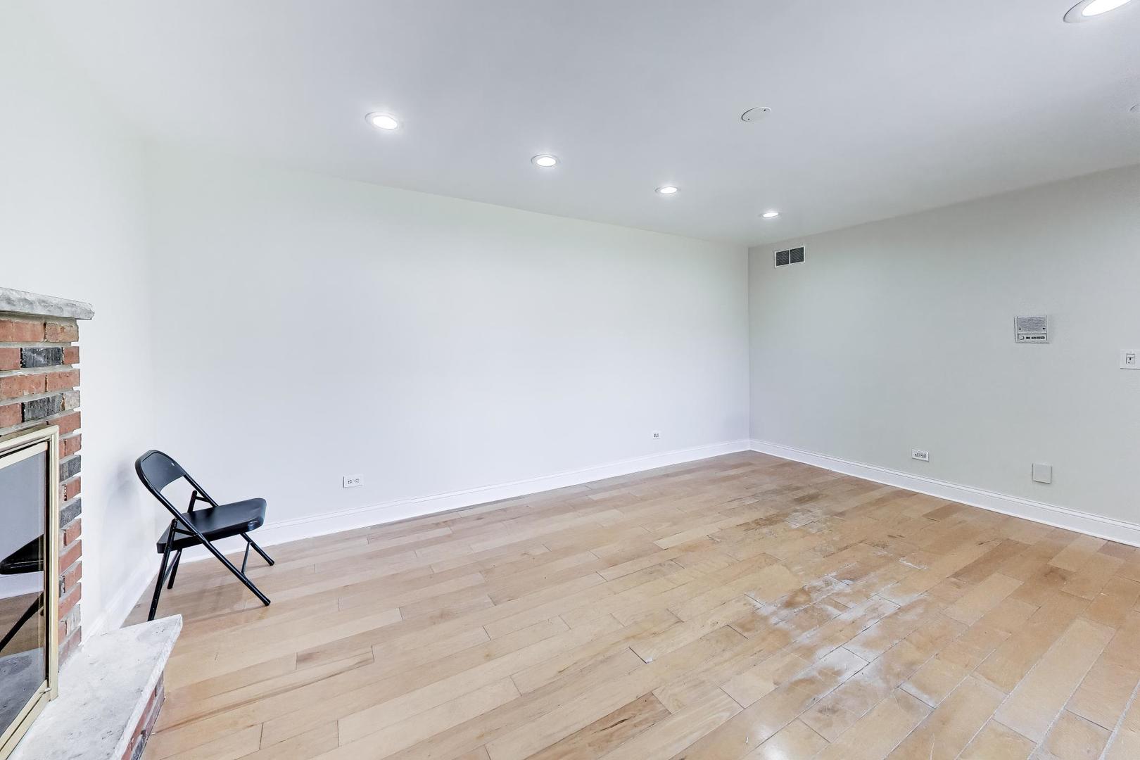 1526 Carrol Court
