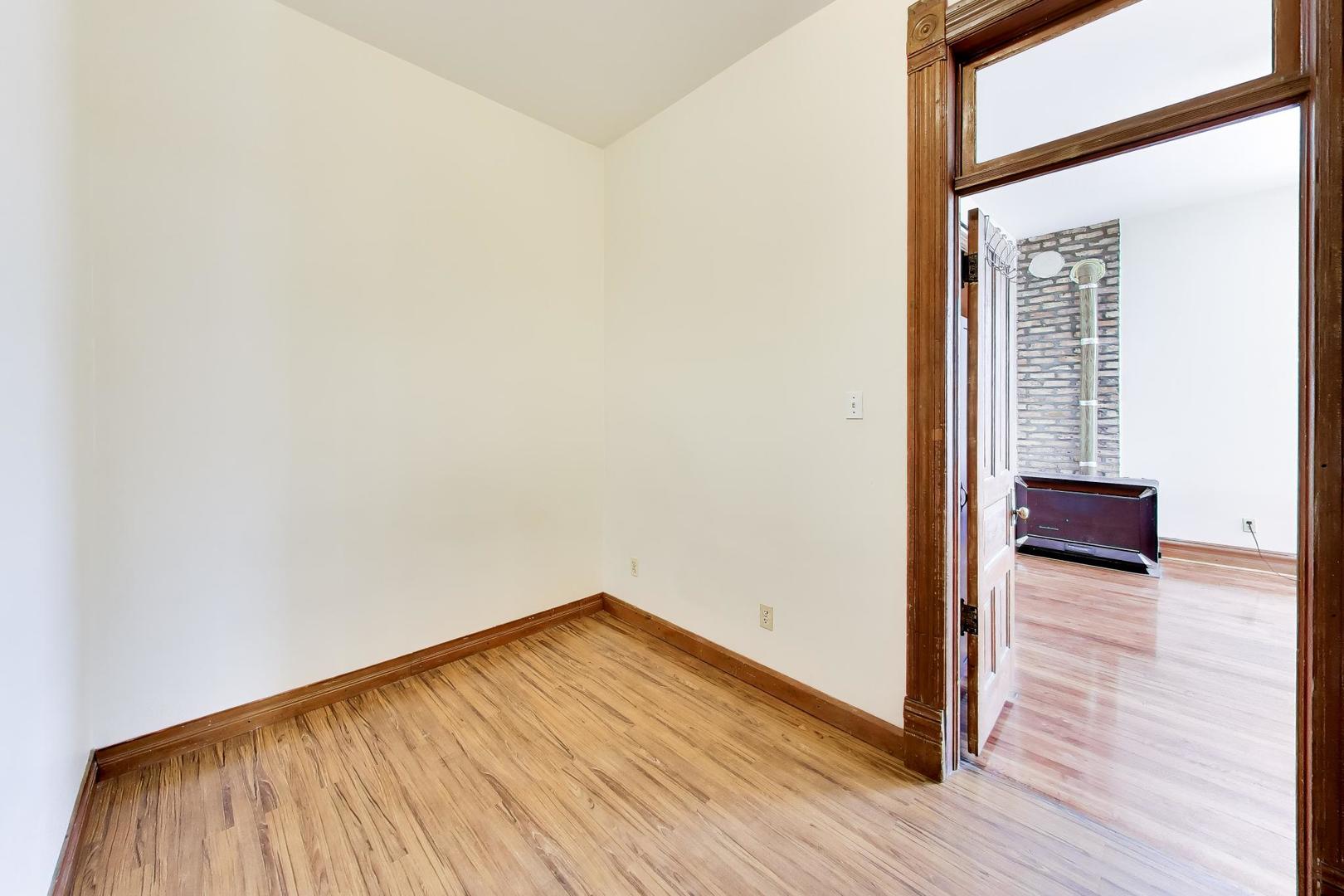 2338 S Blue Island Avenue Unit: 2F