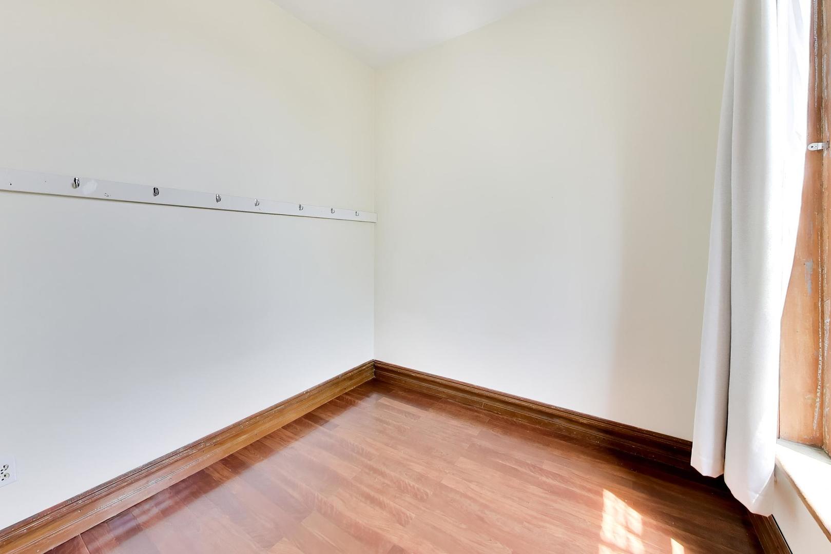 2338 S Blue Island Avenue Unit: 2F